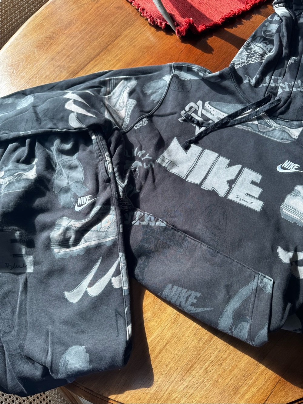 Nike Black Graphic Logo Pullover Hoodie & Matching Sweatpants